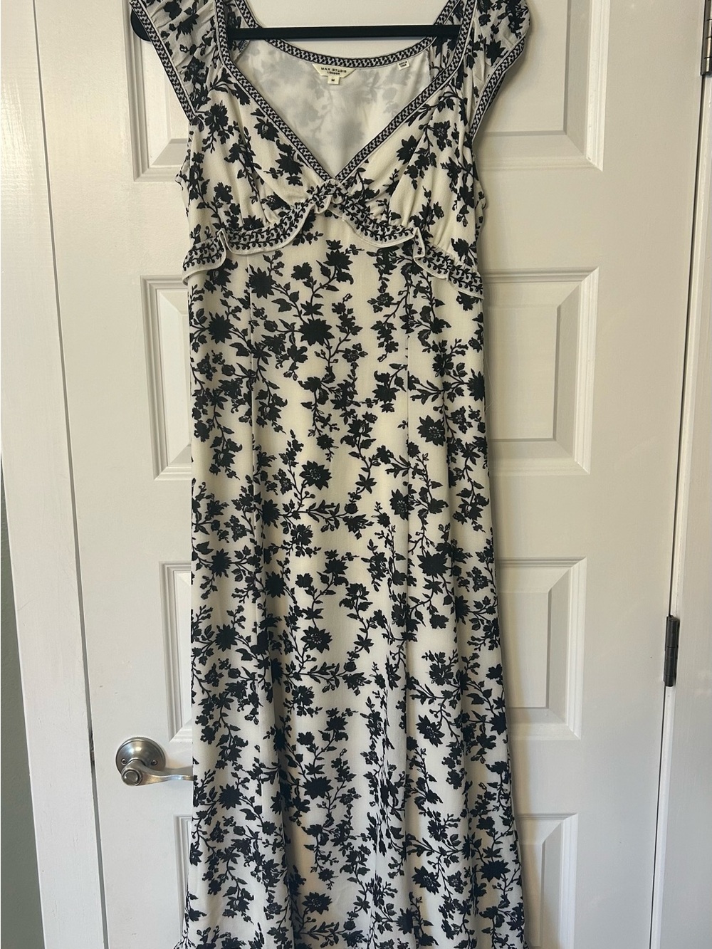 Max Studio Black and White Floral V-Neck Maxi Dress - Picture 2 of 7